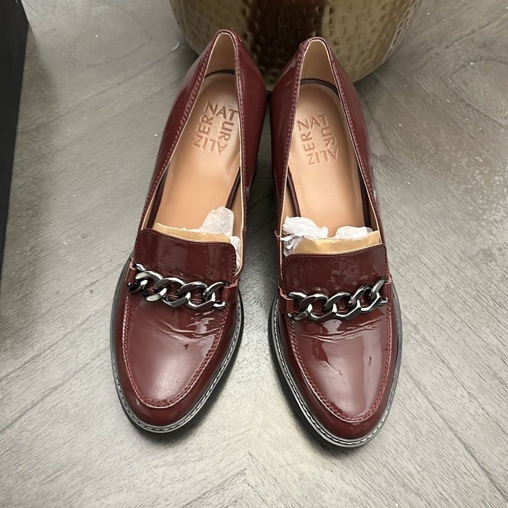 Naturalizer Callie Patent Leather Chain Detail Lug Sole Moc Loafer Pumps (WIDE) - Picture 7 of 9